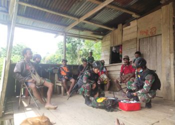 Kito Orang Harus Sehat, Satgas Yonif 126/KC Bantu Kesehatan Masyarakat Perbatasan Papua