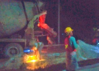 Dikerjakan Hingga Malam Hari, Proyek Rabat Beton di Desa Panca Arga Diduga Dikerjakan Asal Siap