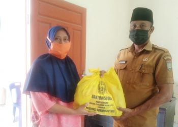 Kasi Kesra Meranti Salurkan Sembako JPS Covid-19 dari Dinsos Sumut