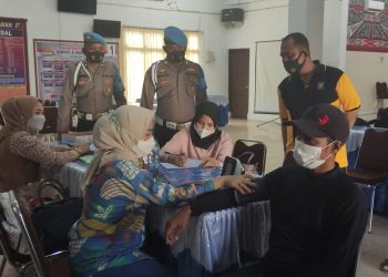 2 TKI yang Diamankan Divaksin Pihak Polres Asahan