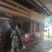 Cegah Penyakit Malaria, Satgas Yonif 126/KC Asahan Laksanakan Fogging ke Rumah Warga di Perbatasan