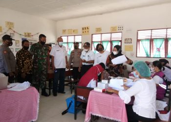Wakil Bupati Asahan Tinjau Vaksinasi Anak Usia 6 sampai 11 Tahun di Kecamatan Meranti