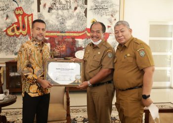 Yayasan H Anif Sumbang Rp300 Juta untuk Masjid Agung Acmad Bakrie Kisaran