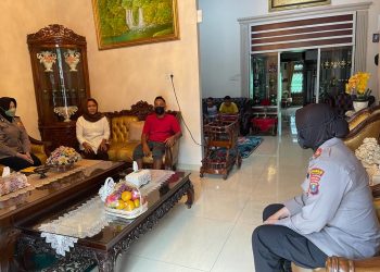 Wakili Kapolres, Wakapolres Asahan Kunjungi Kediaman Aipda Zulridho yang Sedang Sakit