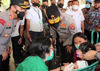 Kapolres Pematangsiantar Beri Semangat Anak-anak Ikuti Vaksinasi Covid-19