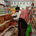 Personel Polsek Prapat Janji Pantau Harga Sembako di Pasar dan Supermarket