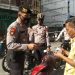Sambil Patroli Bersepeda, Personel Sat Samapta Polres Asahan Bagikan Masker ke Warga