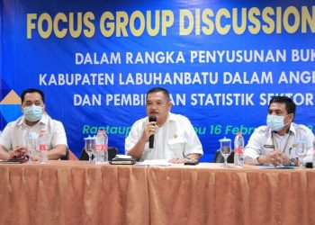 Sekda Labuhanbatu Yusuf Siagian MMA (tengah).