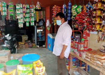 Cek Pasokan Sembako, Kanit Intelkam Polsek Air Joman Datangi Grosir dan Toko