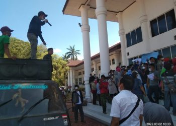 Muak dengan Janji Palsu Surya-Taufik untuk Perbaiki Jalan, Warga Desa Sei Alim Hasak Demo ke Kantor Bupati Asahan