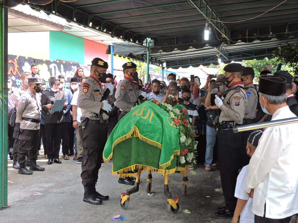 Waka Polres Asahan Pimpin Upacara Pemakaman Aiptu Dwi Wahono