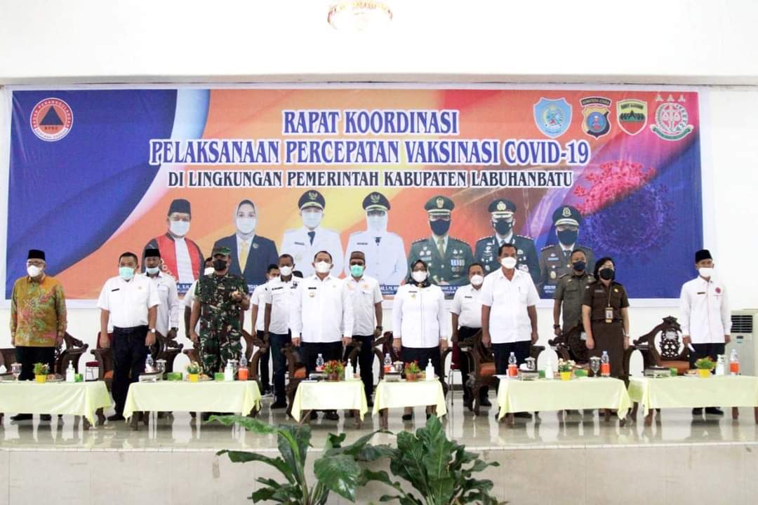 Bupati Labuhanbatu H Erik Adtrada Ritonga dan Wakil Bupati Labuhanbatu Hj.Ellya Rosa Siregar saat membuka acara tersebut.