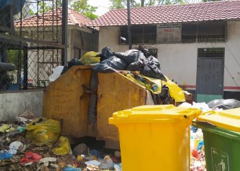 Tumpukan Sampah di RSUD Rantauprapat Resahkan Pasien