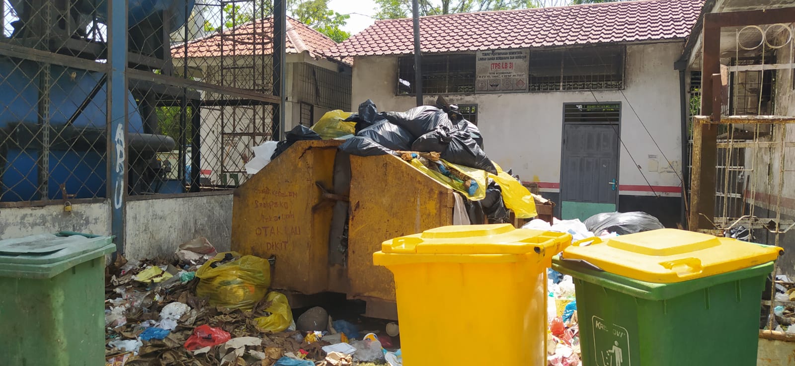 Tumpukan Sampah di RSUD Rantauprapat Resahkan Pasien