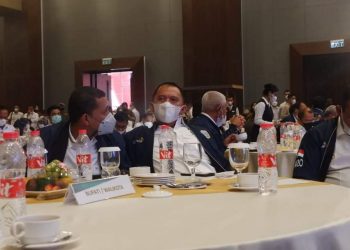 Bupati Labuhanbatu H Erik Adtrada Ritonga (tengah) saat hadir pada acara tersebut