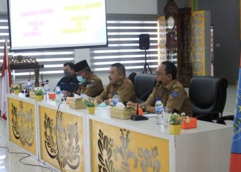 Sekdakab Labuhanbatu Ir Muhammad Yusuf Siagian (dua dari kanan).