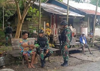 Tingkatkan Ketahanan Pangan Warga Perbatasan, Satgas Yonif 126/KC Bagikan Bibit Tanaman Holtikultura.