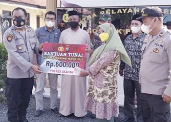 Bantu Pedagang K5, Polres Asahan Serahkan BLT