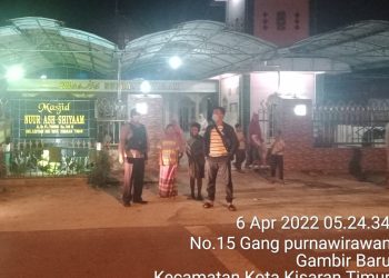 Personel Polsek Kota Kisaran PAM Sholat Subuh di Sejumlah Masjid