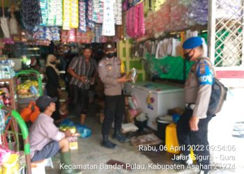 Personel Polsek Bandar Pulau Asahan Blusukan ke Grosir