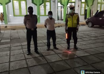 Hore, Personel Polsek Air Batu Asahan Patroli ke Masjid, Demi Beri Keamanan dan Kenyamanan Buat Warga yang Sholat Tarawih