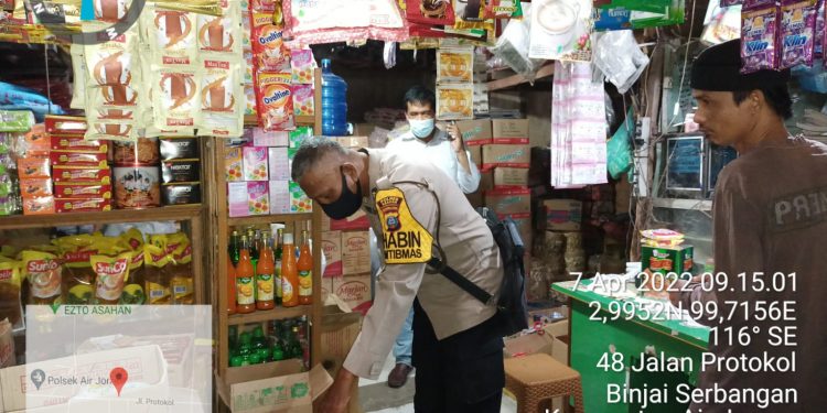 Bhabinkamtibmas Polsek Air Joman Polres Asahan Blusukan ke Grosir 