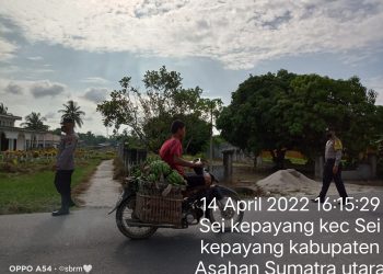 Personel Polsek Sei Kepayang Polres Asahan Gatur Arus Lalin Sore