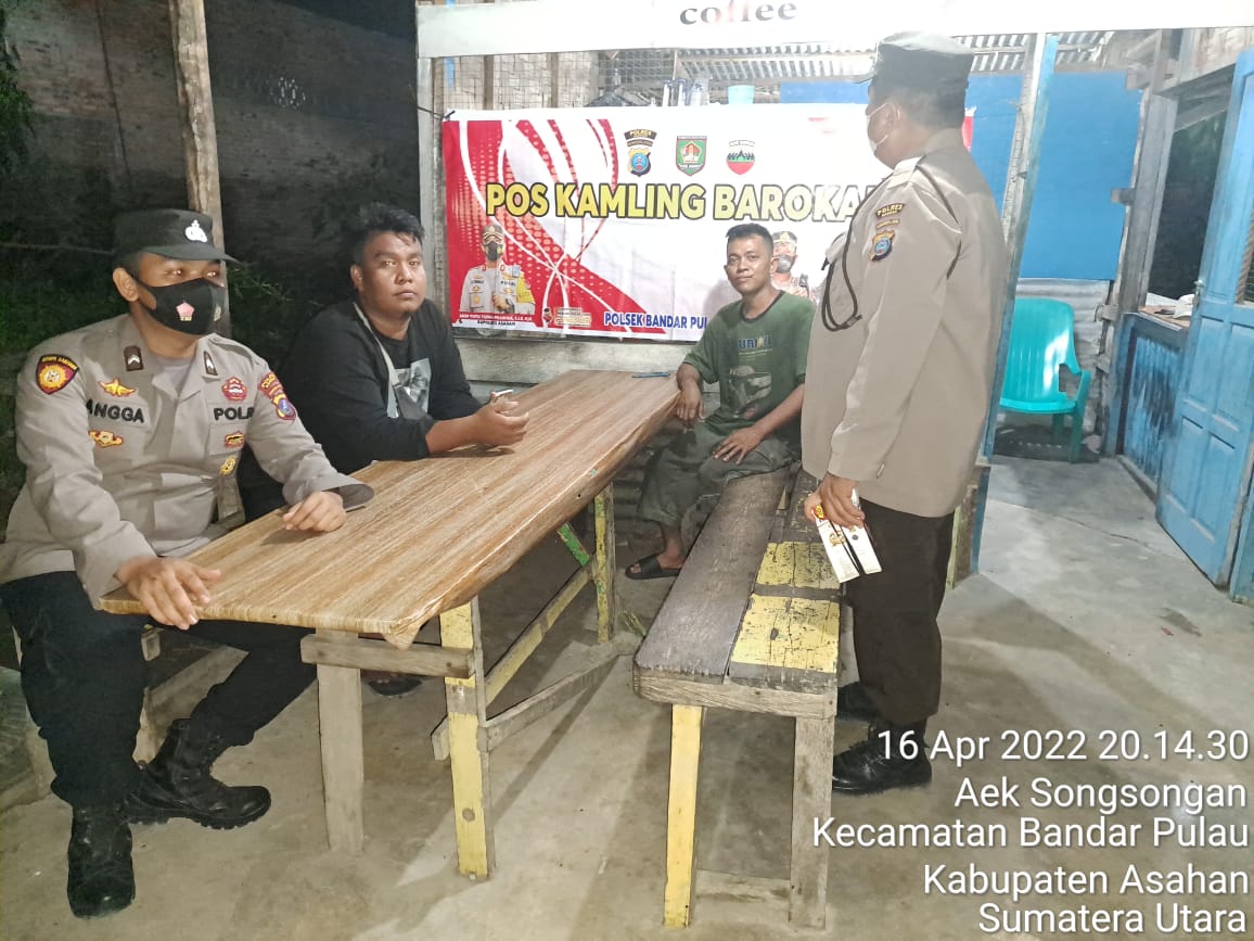 Personel Polsek Bandar Pulau Polres Asahan Patroli Pos Kamling Barokah