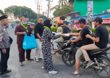 SEMMI Asahan dan Sarekat Islam Berbagi Takjil pada Masyarakat