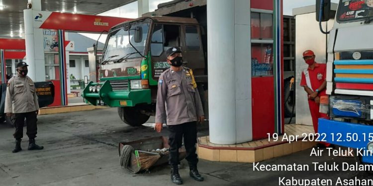 Personel Polsek Simpang Empat Monitoring ke SPBU