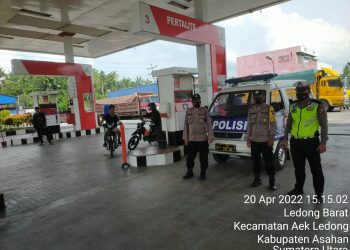 Personel Polsek Pulau Raja  Monitoring Ketersediaan BBM Solar di SPBU