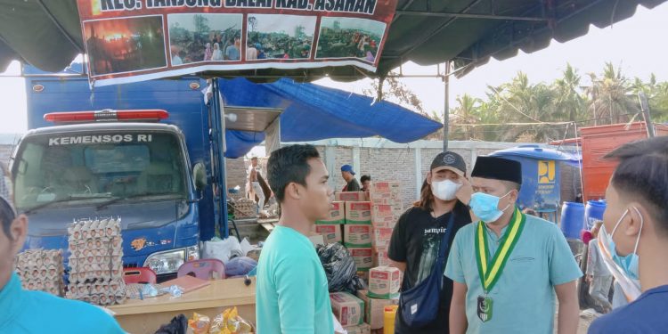 Polres Asahan dan SEMMI Bagikan Sembako pada Korban Kebakaran di Sei Apung