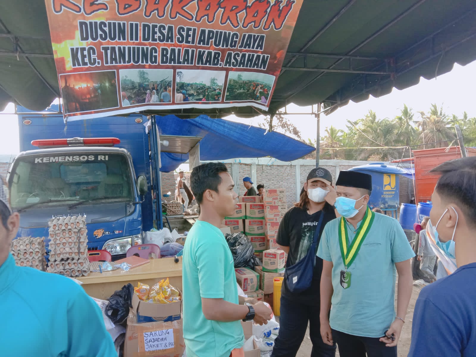 Polres Asahan dan SEMMI Bagikan Sembako pada Korban Kebakaran di Sei Apung