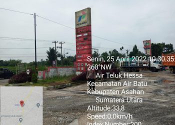 Personel Polsek Air Batu Monitoring Ketersediaan BBM Solar di SPBU