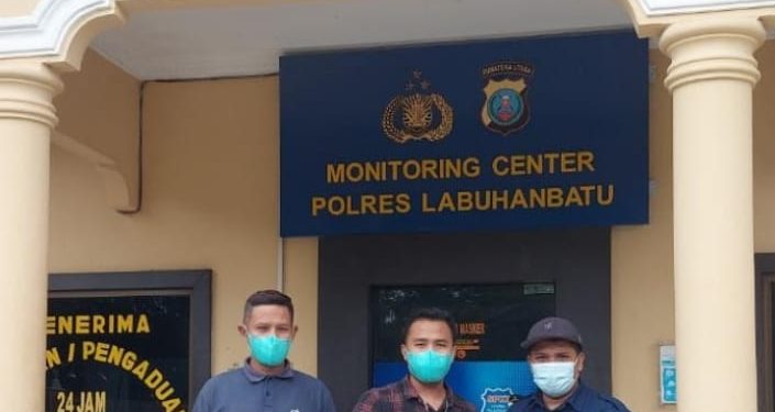 Jefri Sandiko bersama kuasa hukum melaporkan Kepala Desa Damuli Kebun, Nurakal Nainggolan.
