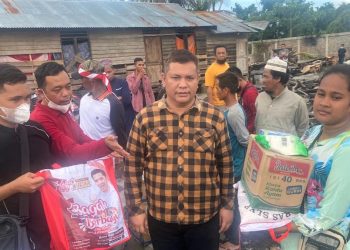 66 Korban Kebakaran di Desa Sei Apung Jaya Asahan Terima Bantuan dari Bane Raja Manalu