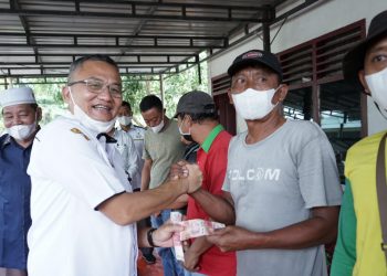Petugas Kebersihan Dinas LH Asahan Peroleh Bantuan dari Baznas