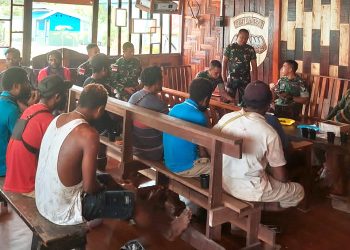 Satgas Pamtas Yonif 126/KC Lakukan Komunikasi Sosial dengan Tokoh Pemuda se Distrik Waris