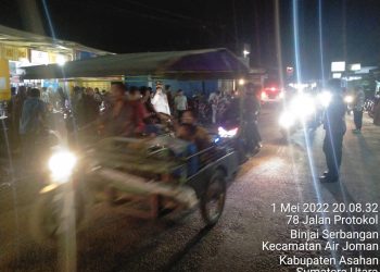 Personel Polsek Air Joman Lakukan Pengamanan Takbiran di Masjid