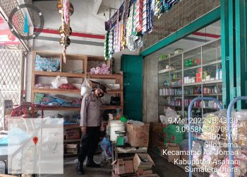 Aiptu M Kodri Bhabinkamtimas Polsek Air Joman Monitoring ke Penjualan Minyak Goreng