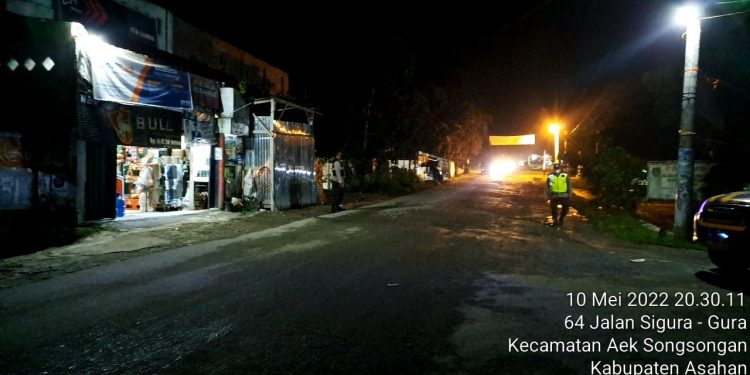 Personel Polsek Bandar Pulau Gelar Patroli untuk Antisipasi Tindak Pidana di Malam Hari