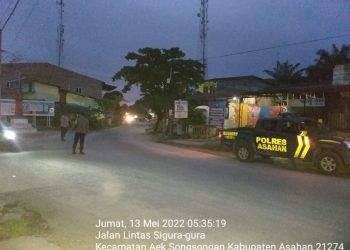 Personel Polsek Bandar Pulau Polres Asahan Atur Arus Lalulintas