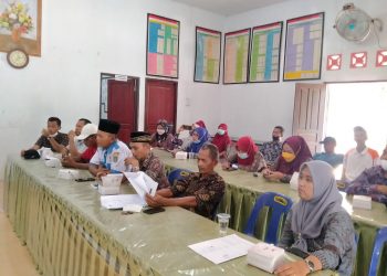 Bhabinkamtimas Polsek Pulau Raja Hadiri Undangan Rapat Sosialisasi Pemilihan Kepala Desa Aek Loba