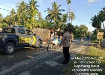 Personel Polsek Sei Kepayang  Pengaturan Lalu Lintas Sore Hari