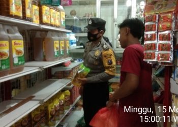 Bhabinkamtimas Polsek Air Batu Monitoring Kelangkaan Minyak Goreng