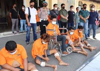 Dari hasil pemeriksaan, para pelaku mendapatkan upah hasil kejahatan yang diantaranya tersangka Iwan mendapatkan uang sebesar Rp. 17.000.000, tersangka Imron mendapatkan uang sebesar Rp. 13.500.000, tersangka Aji mendapatkan uang sebesar Rp. 13.500.000, tersangka Yono mendapatkan uang sebesar Rp. 10.000.000, tesangka Wahyu Imam Lubis mendapatkan uang sebesar Rp. 9.000.000, tersangka Nico mendapat uang sebesar Rp. 2.000.000, tersangka Ahmad mendapatkan uang sebesar Rp. 1.000.000, Sedangkan tersangka Erma Yusuf menjual mobil korban kepada tersangka Fahzri (DPO)