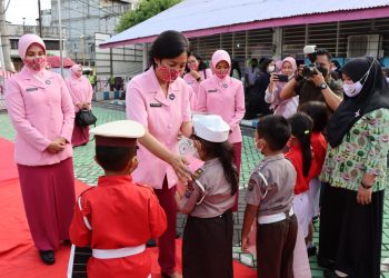 Kunjungi Yayasan Sekolah TK Kemala Bhayangkari Asahan, ini Pesan Ketua Bhayangkari Sumut