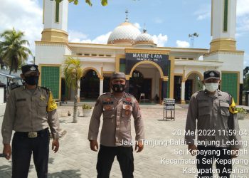 Personel Polsek Sei Kepayang Gelar Pengamanan di Masjid