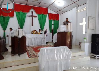 Personel Polres Asahan Komidamas di Gereja HKBP Bunut Kisaran