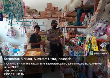 Bhabinkamtimas Polsek Air Batu Monitoring Minyak Goreng di Grosir